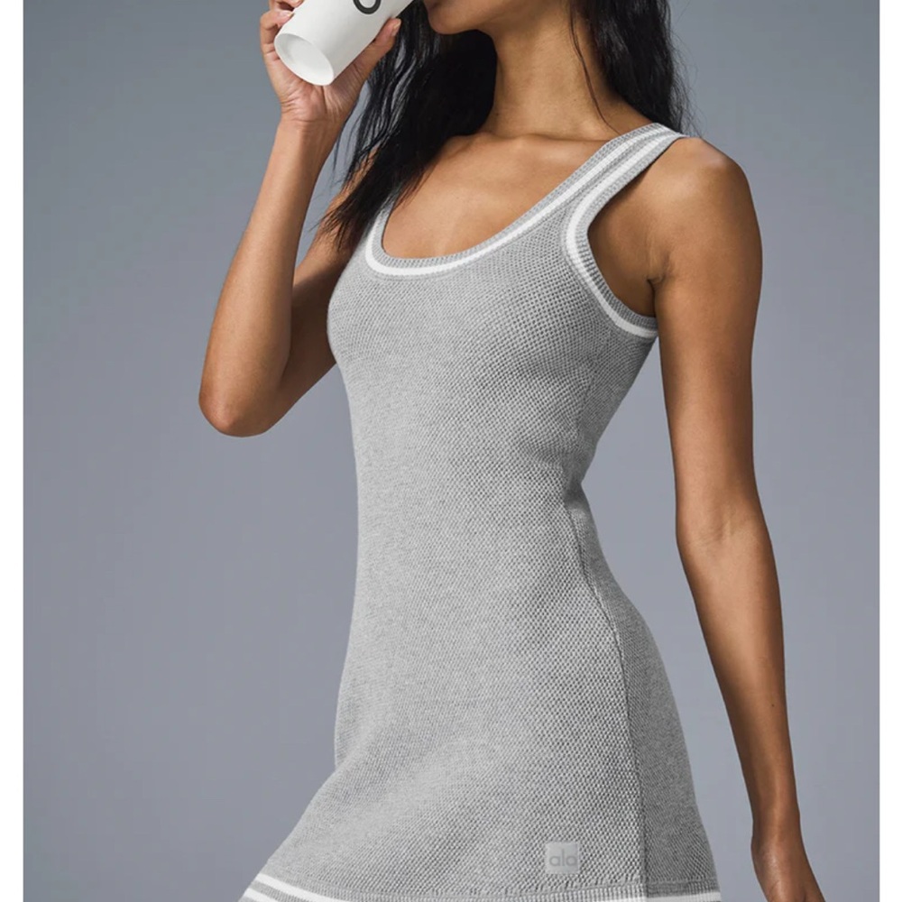NEW WITH TAGS* ALO Yoga Gray Chemise with Scoop Neck and Ribbed Texture Size XXS
